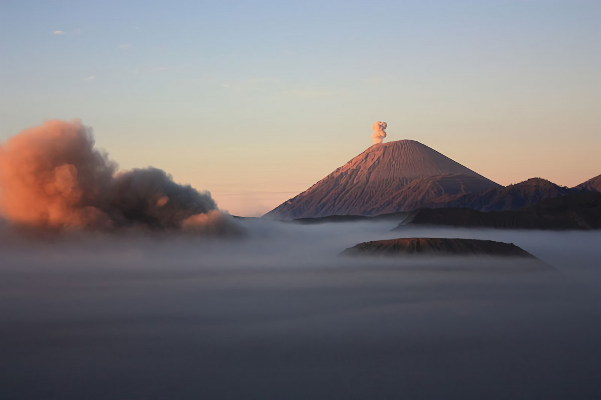 Gunung Semeru, Tempat Bersemayam Para Dewa yang Jadi Paku Tanah Jawa