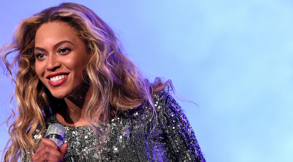 Giliran Beyonce yang Memakai Perhiasan Hasil Karya Desainer Indonesia