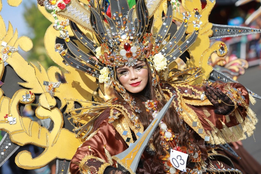 Dibanjiri Ribuan Penonton, Banyuwangi Ethno Carnival Suguhkan Nuansa Lokal dengan Konsep Jempolan!