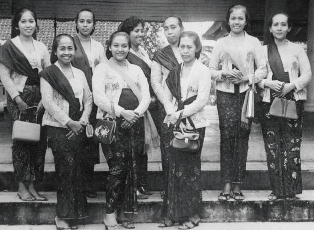 Benarkah Kebaya adalah Pakaian  Asli Indonesia 