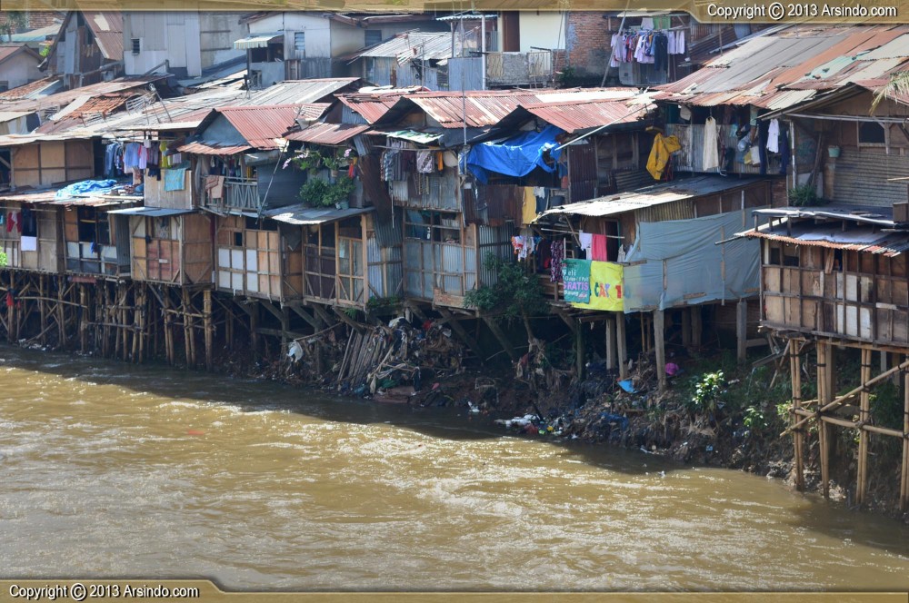 Pemukiman Kumuh  di Surabaya Siapa yang Salah Good News 