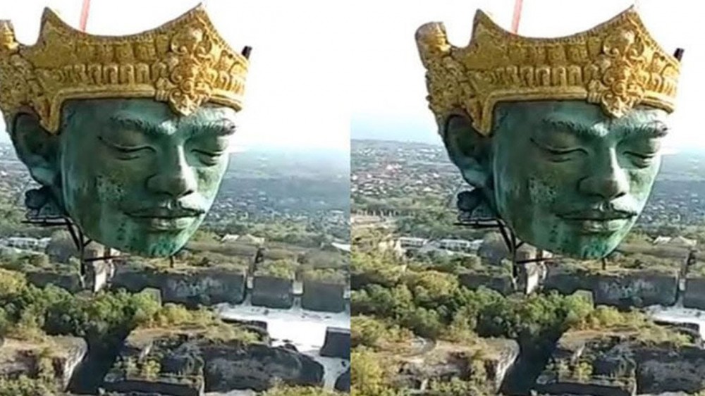 Viral, Video Pemasangan Kepala Patung Dewa Wisnu Seberat 4 Ton di GWK Bali 