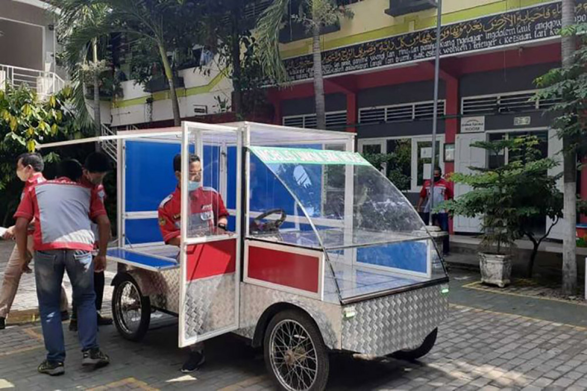 Mobil Listrik Akrilik, Kereta Cinta Siswa SMK untuk Pedagang Keliling