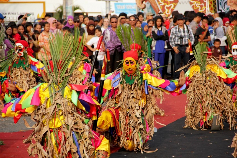  Pesona  Karnaval 1000 Topeng Tuping Lampung 