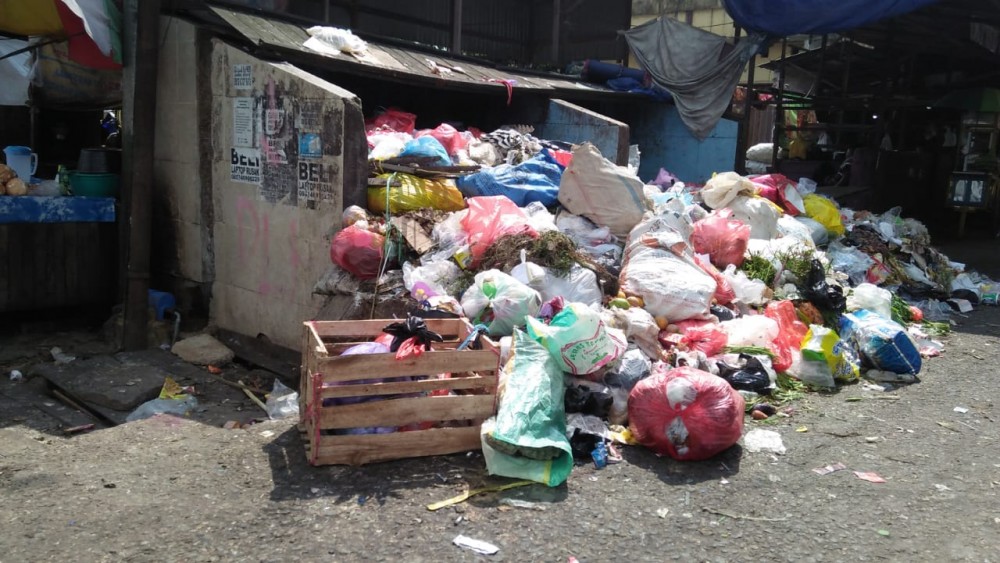 Mahasiswa UI Ciptakan Cairan Penghilang Bau Sampah