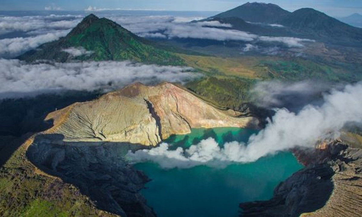 Pesona 5 Gunung Indonesia yang Mendunia