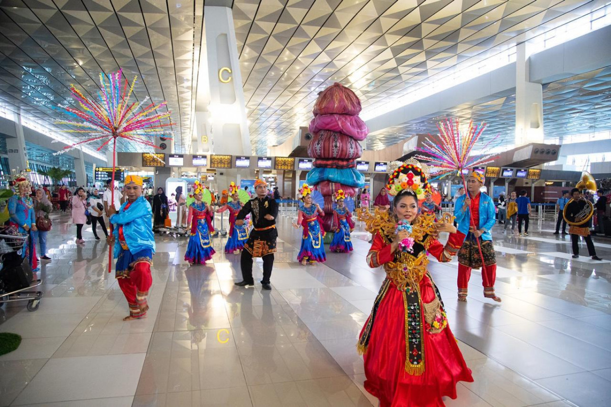 Ketika Ragam Budaya Indonesia Warnai Bandara Soetta
