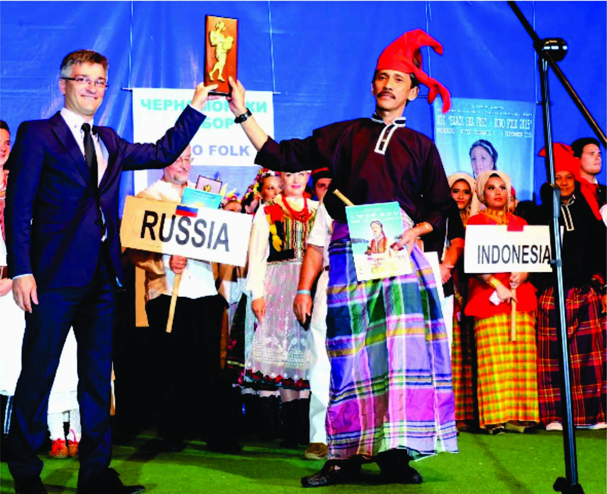 Grup tari Ajuwara Sulawesi Selatan Raih First Golden Award Ritual dance folklore di kota Kiten Bulgaria