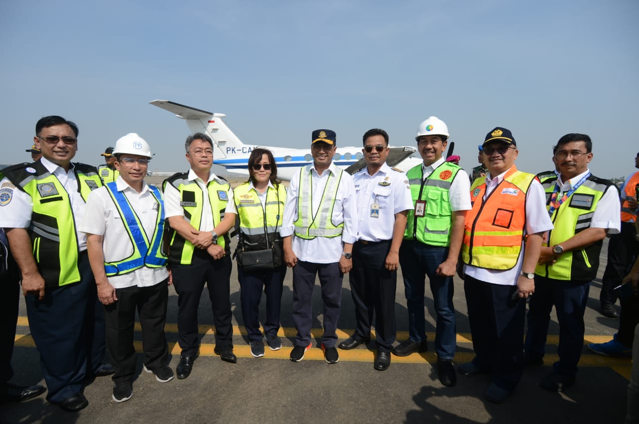Menhub Budi Karya Sumadi saat meninjau kesiapan runway 3 | Foto: Dok. BKIP Kementerian Perhubungan