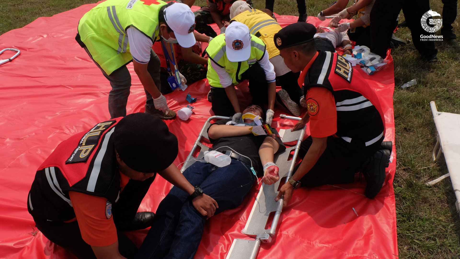 Semua peralatan medis tersedia lengkap untuk menolong korban | Foto: Aditya Jaya/GNFI