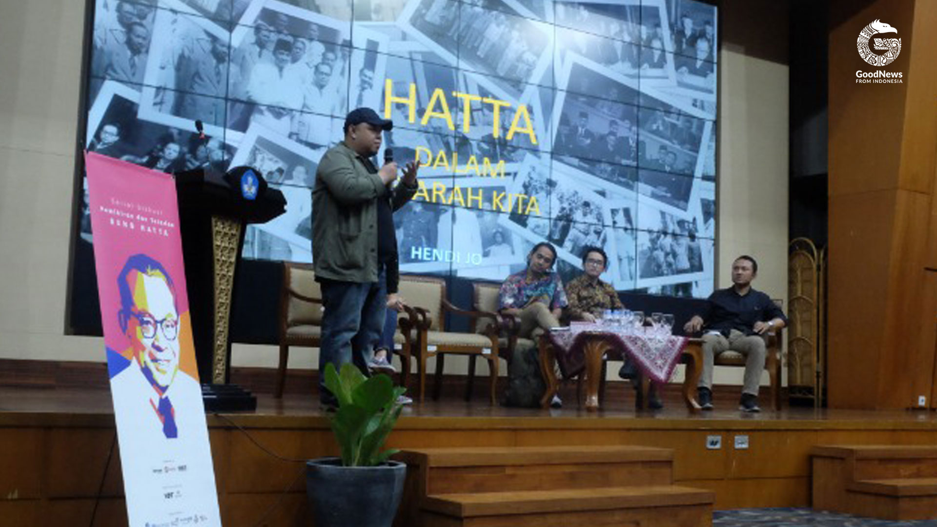 Para pembicara dan moderator (kiri) di Diskusi Bung Hatta edisi 3 | Foto: Mona Destiana/GNFI