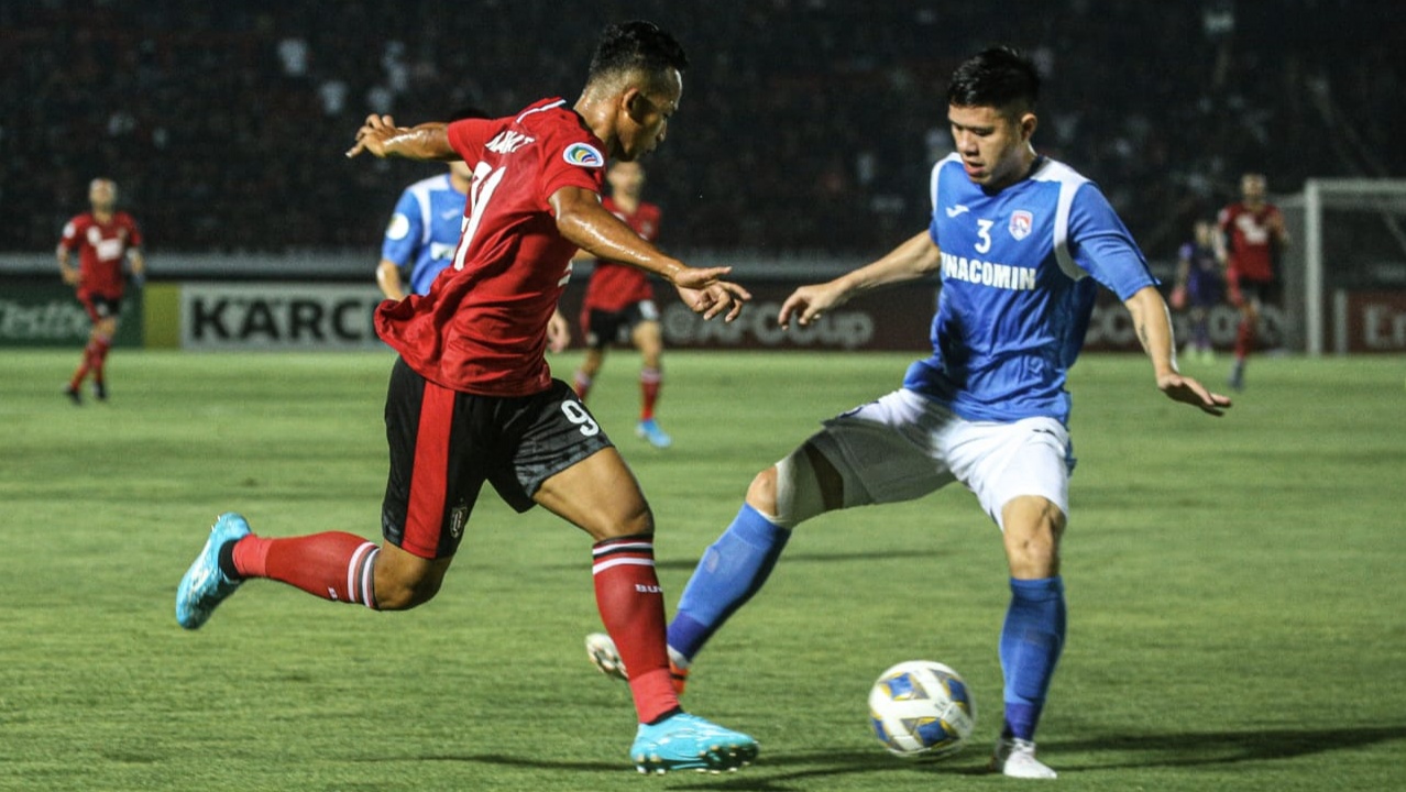 M. Rahmat (kiri) pencetak gol penyama kedudukan | Foto: baliutd.com