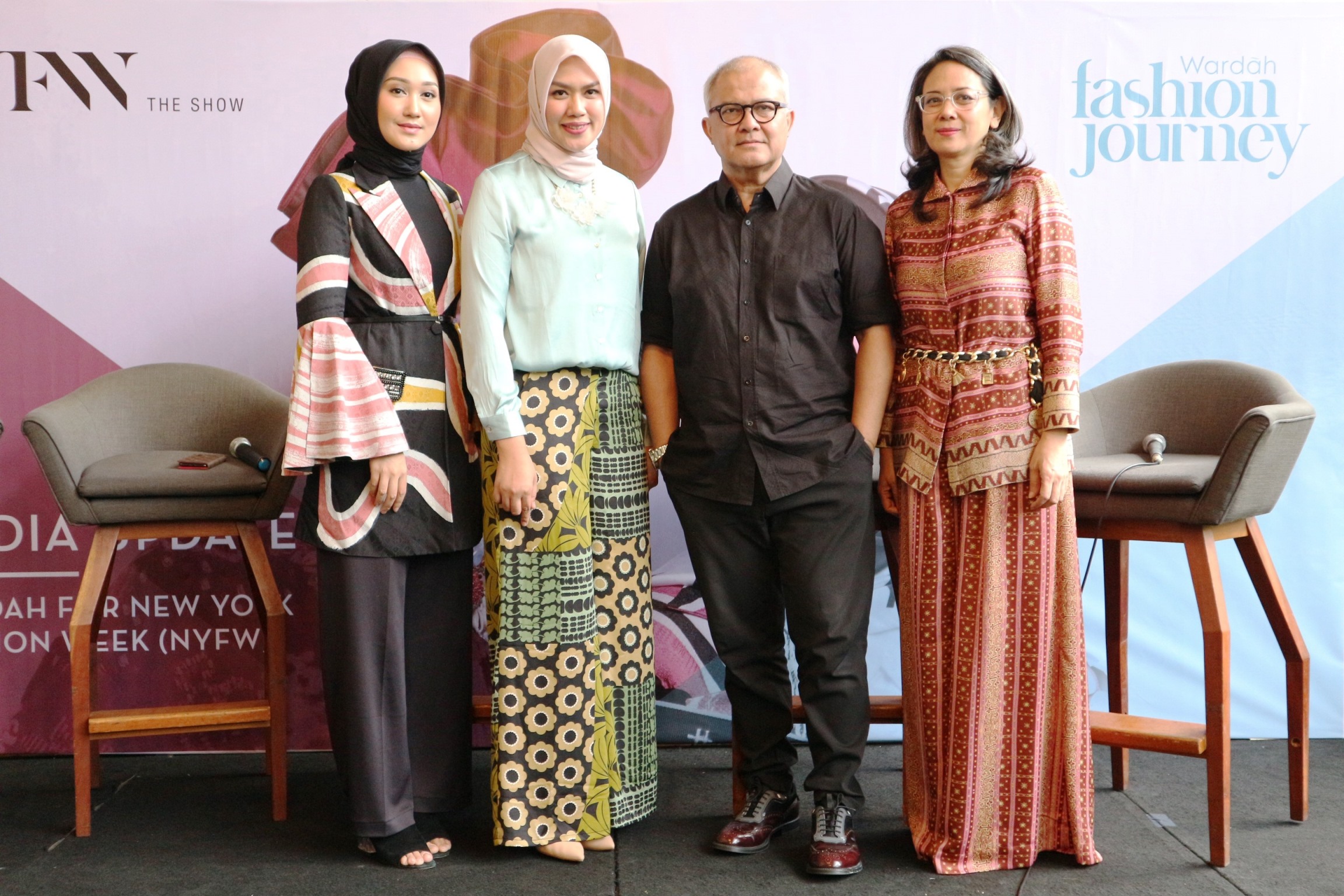 Dian Pelangi, Elsa Maharani, Itang Yunasz, dan Amy Wirabudi | Foto: Wardah