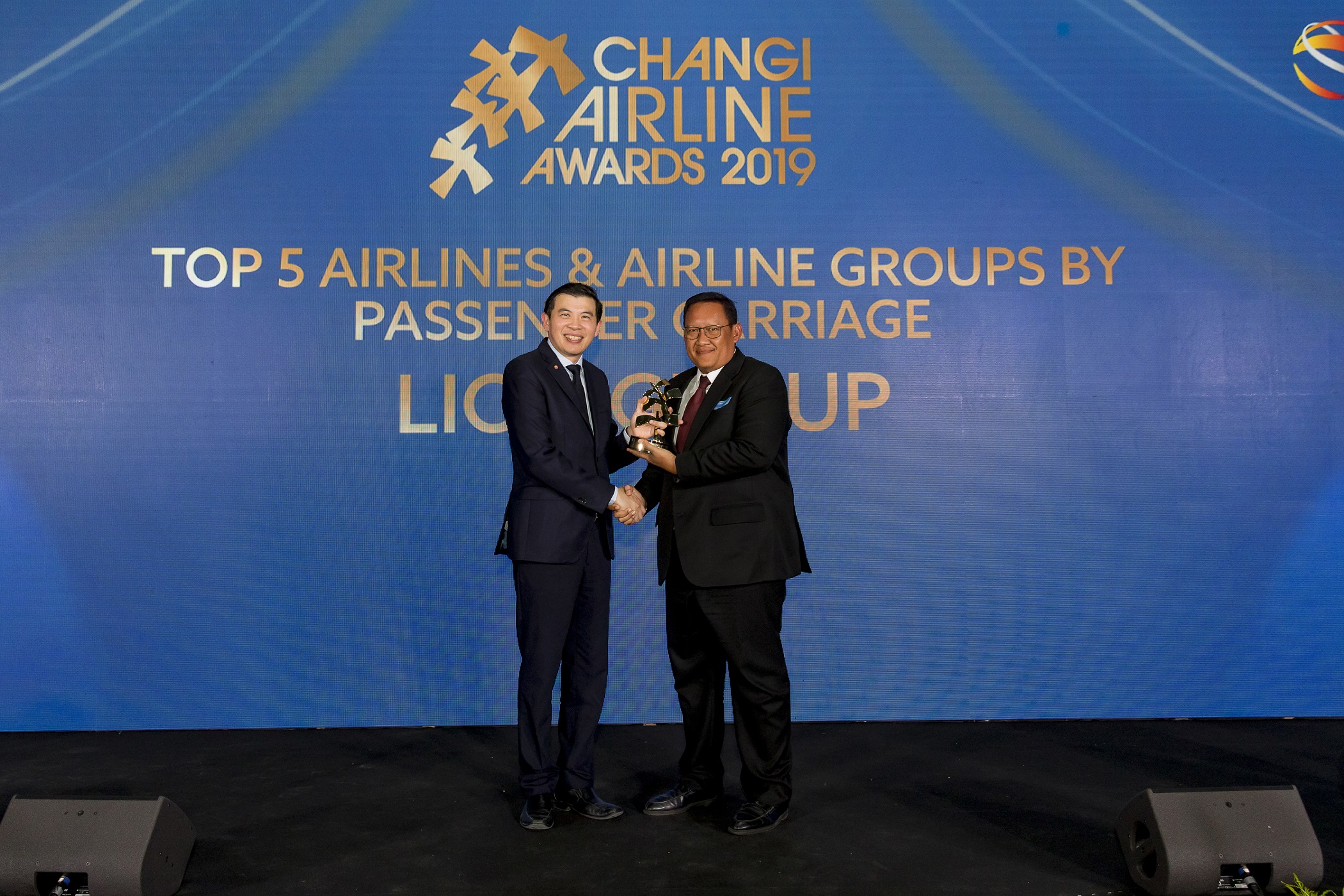 Pihak Lion Air Group menerima penghargaan dari Bandara Changi | Foto: Lion Air