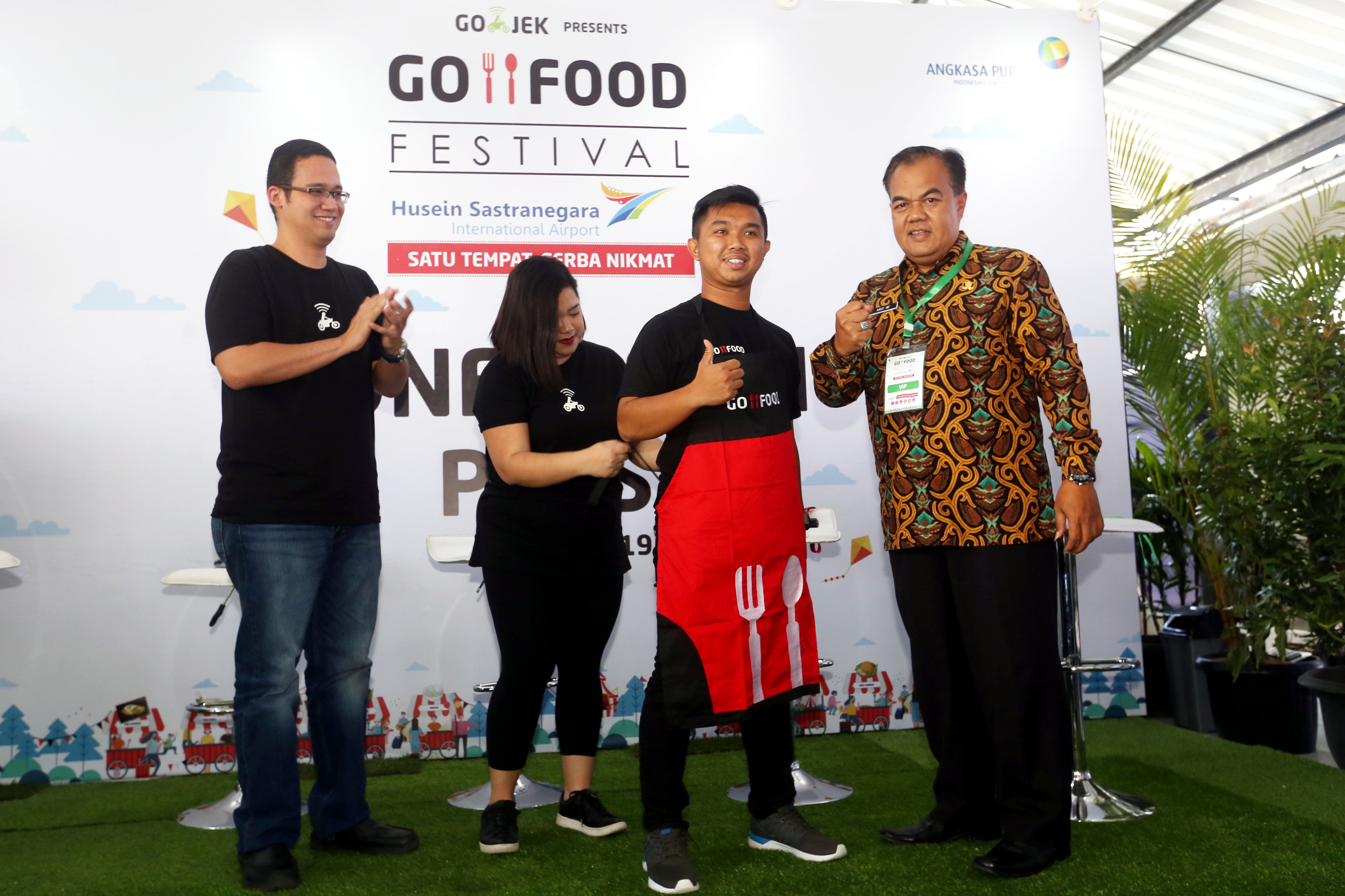 Pembukaan GO-FOOD Festival di bandara Husein Sastranegara | Foto: GOJEK