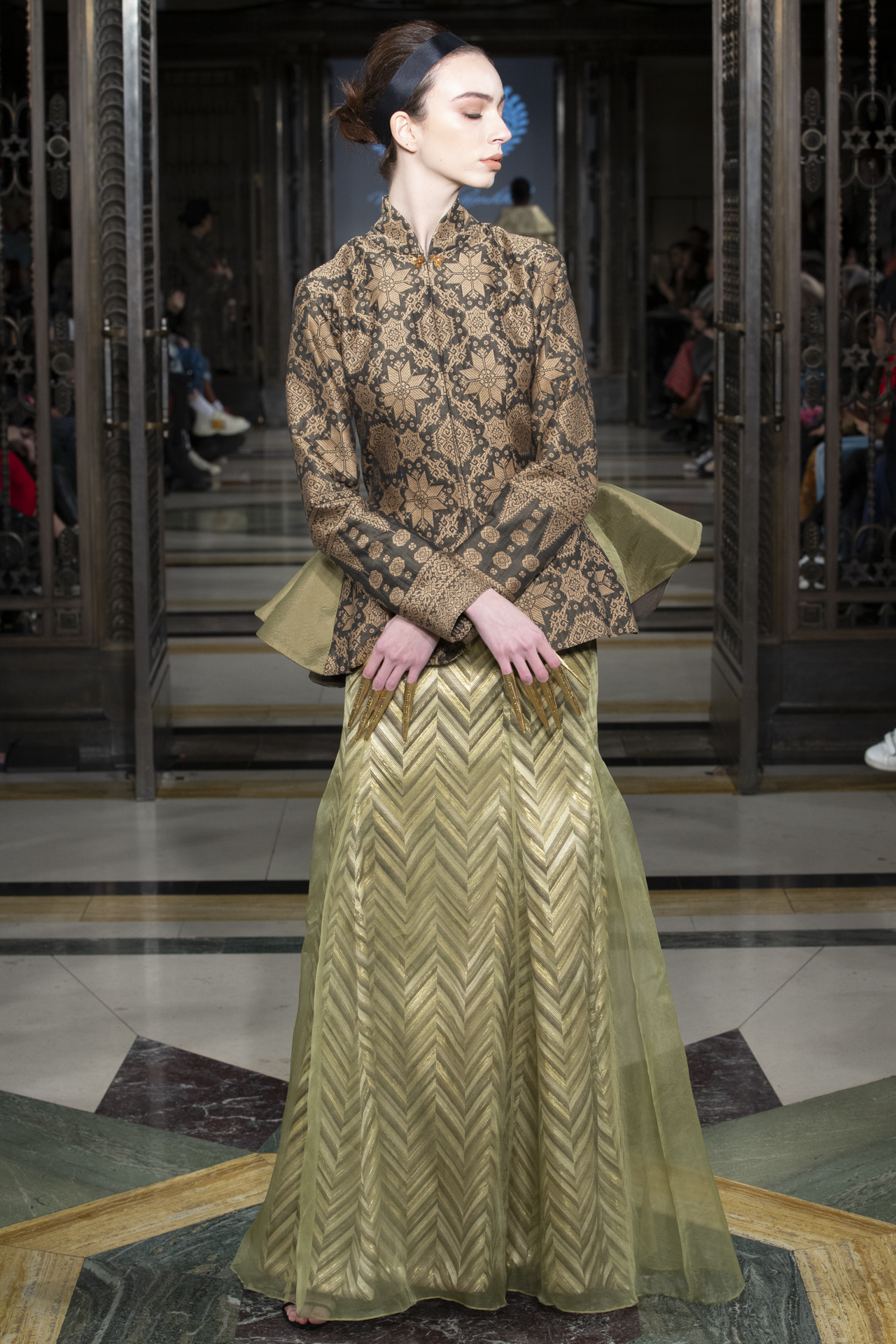 Salah satu koleksi Jewel of Sriwijaya Kingdom di London Fashion Week 2019 | Foto: KBRI London