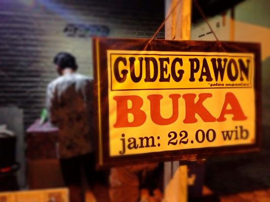 Jam Buka Gudeg Pawon (sumber :kuliner bangsakoe - blogger)