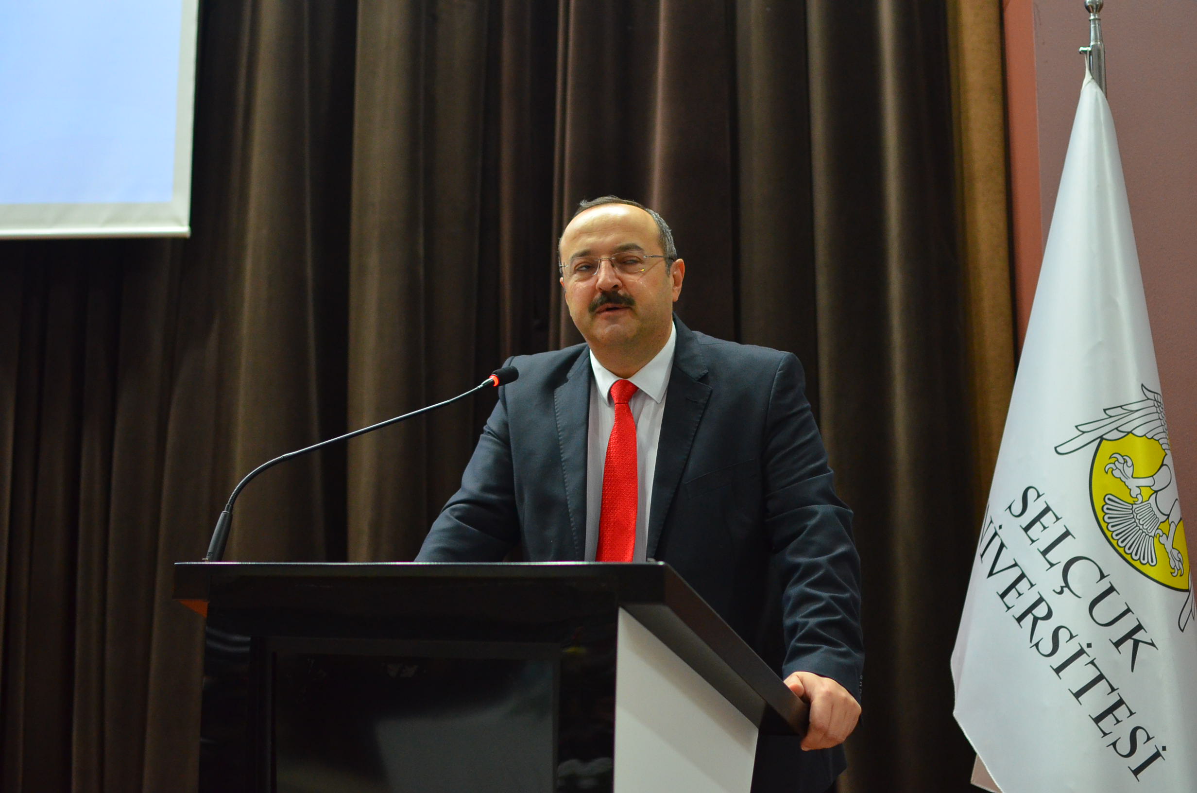 Wakil Rektor Selcuk Universitesi Prof. Dr Ahmet Kagan Karabulut menyampaikan sambutan