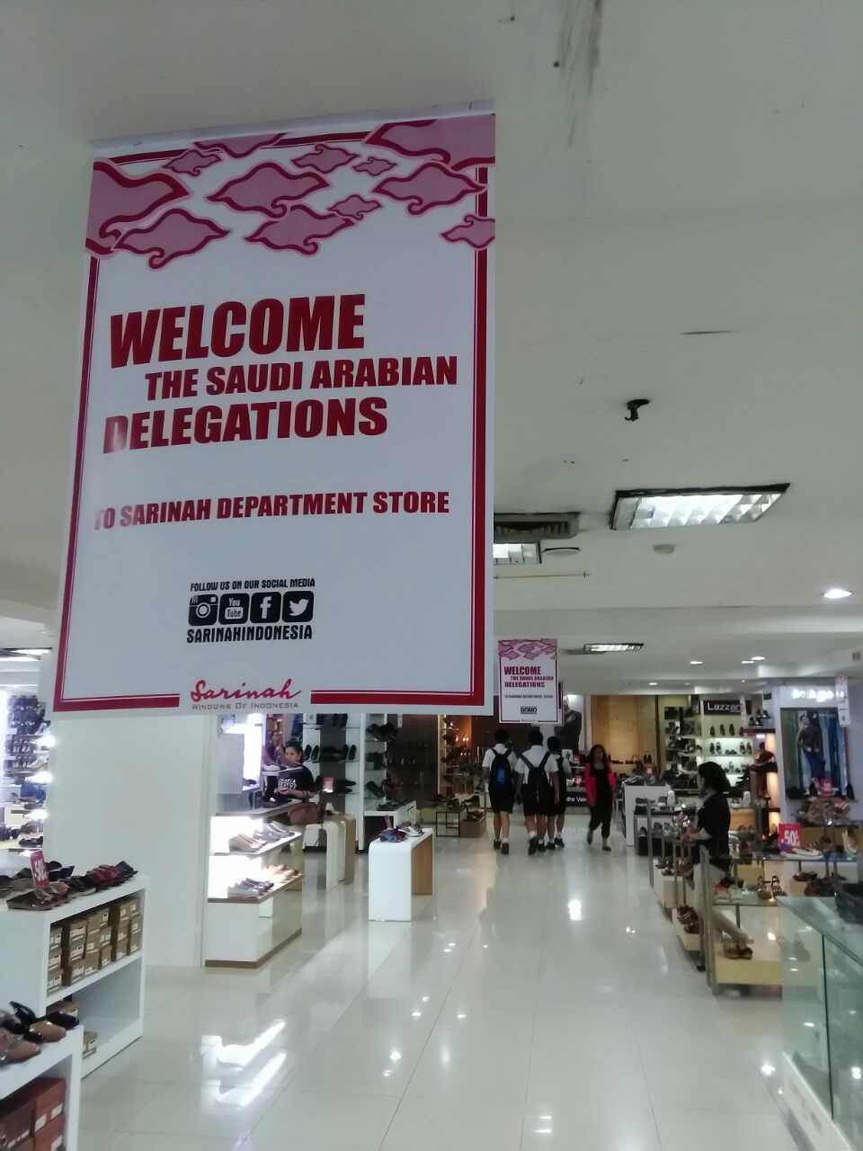 Pusat Perbelanjaan Sarinah menyambut rombongan Raja Salman. (Adriani/GNFI)