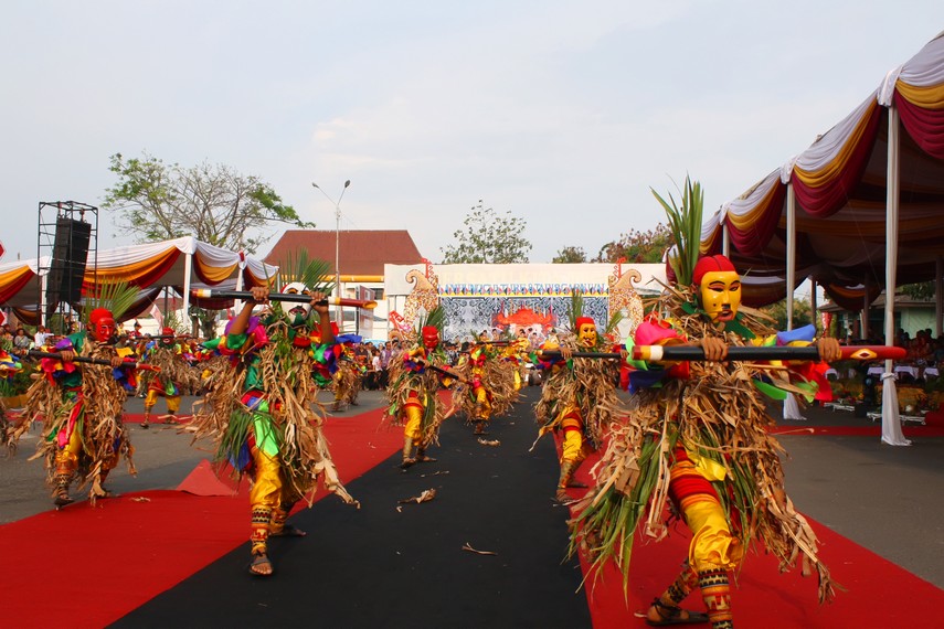 Tuping tampil dalam Festival Krakatau (indonesiakaya)