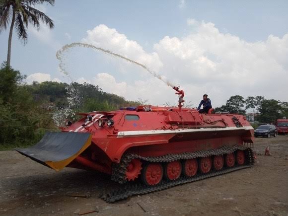 Tank Pemadam Kebakaran Pindad | Radar Cirebon