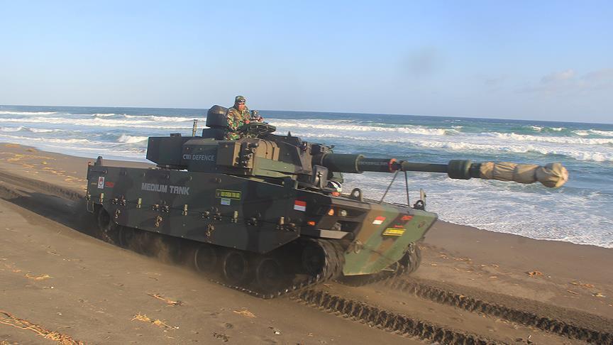 Medium tank Kaplan hasıl kolaborasi Indonesia-Turki saat melakukan uji coba. (Foto file - Anadolu Agency)