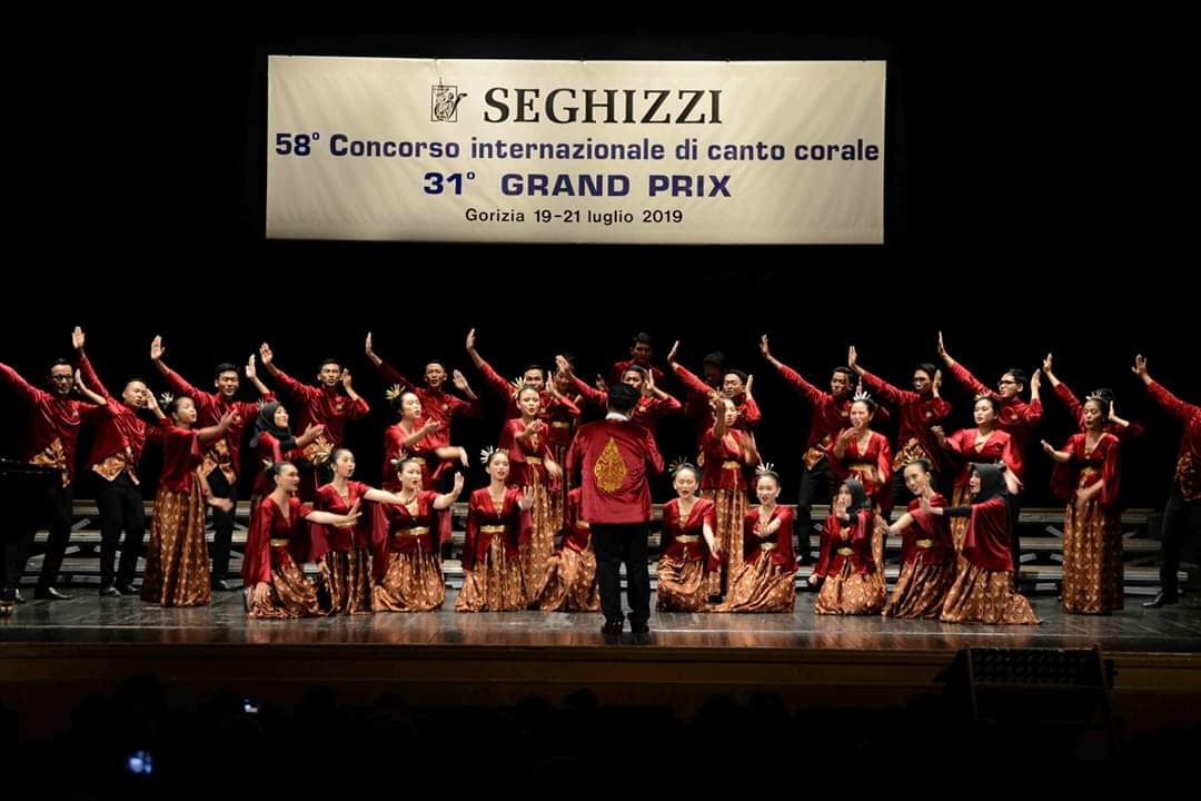 Voca Erudita saat tampil dalam Kompetisi Paduan Suara di Italia