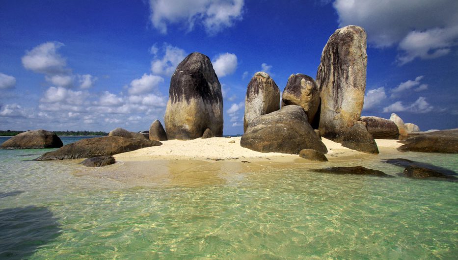 Pulau Batu Berlayar | Sumber dok: Asia Wisata