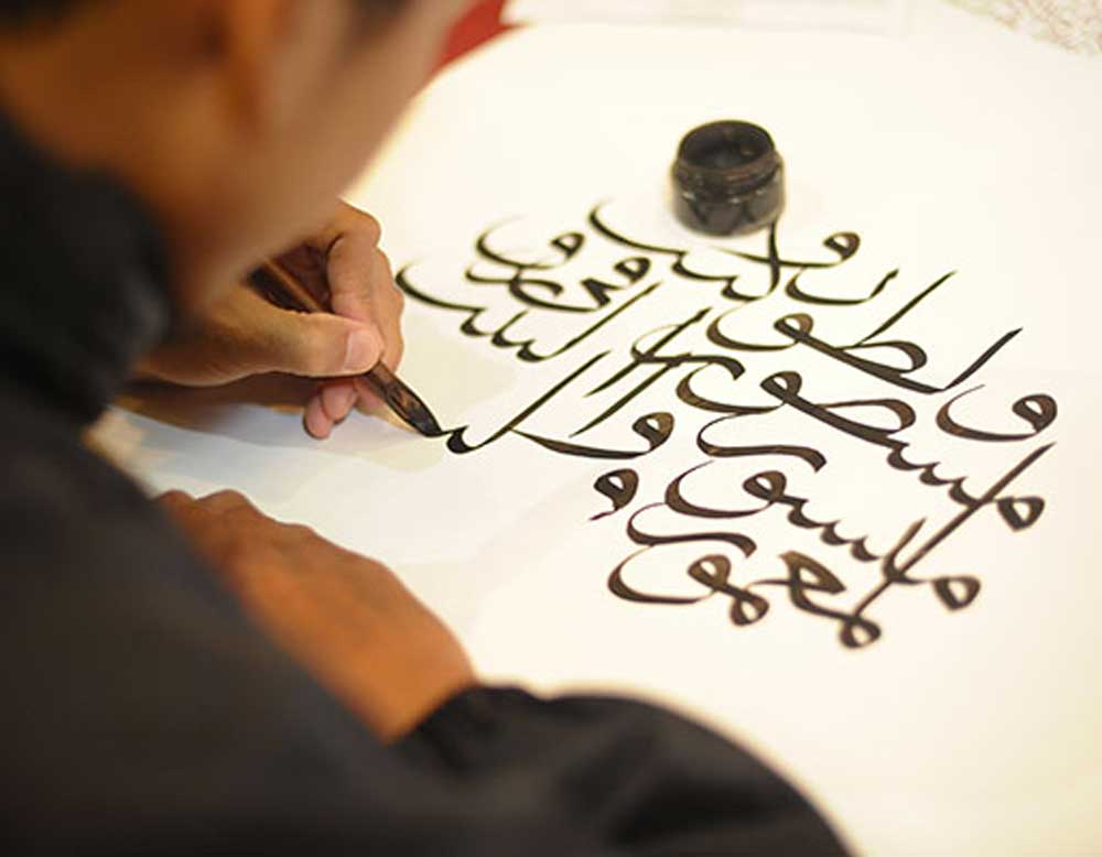 Seni Kaligrafi yang Terus Dibumikan Oleh Beberapa Seniman Kaligrafi di Indonesia