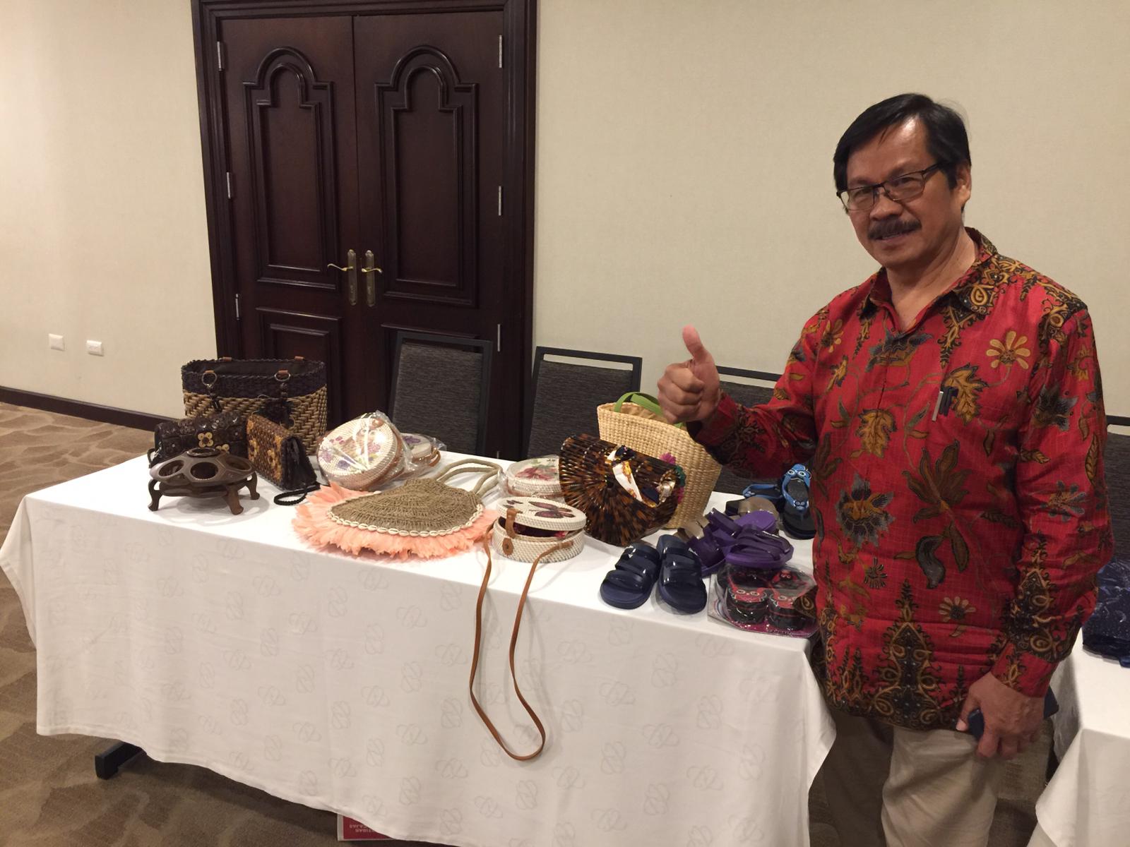 Dubes Alfred Palembangan ikut pamerkan produk UMKM Indonesia di Santo Domingo