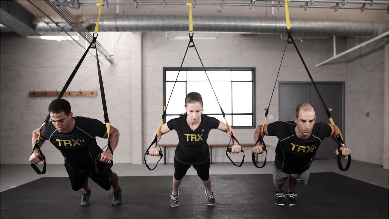 Salah satu gerak dalam kegiatan Total Body Resistance Exercise | foto: trxtraining.com
