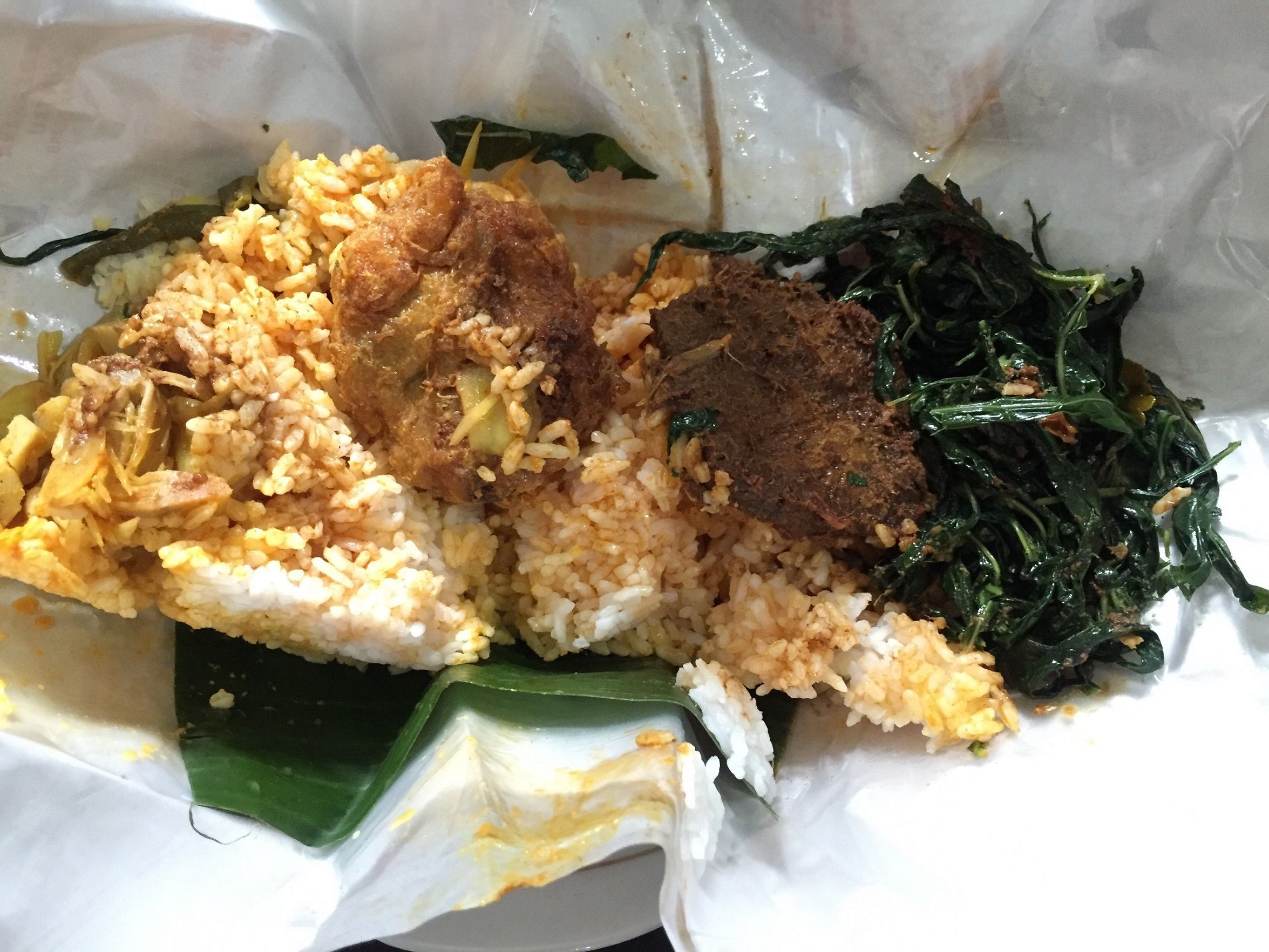 Penampilan makanan Padang yang dibungkus| Foto: idntimes.com