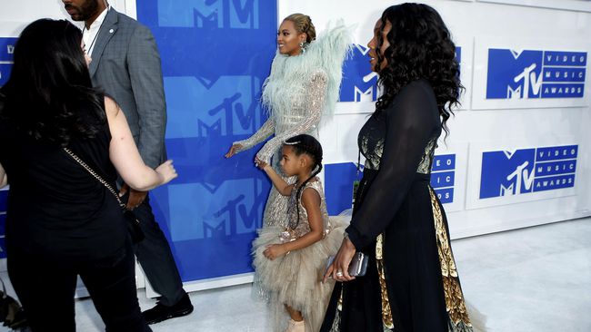 Red carpet Blue Ivy dan Beyonce dalam MTV Video Music Awards/ cnnindonesia.com