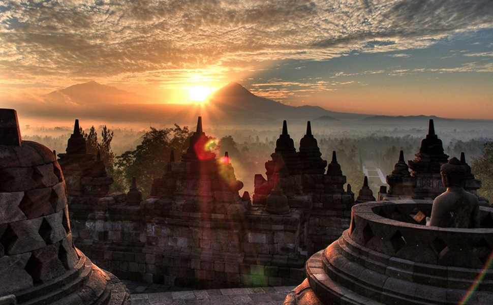 Eksotisme matahari terbit di Borobudur