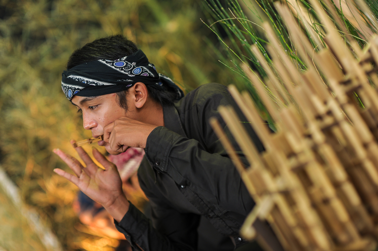 Terdapat filosofi dalam alat musik tradisional Karinding | Foto: PesonaIndonesia