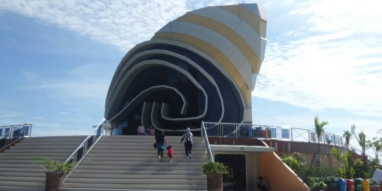 Gedung gongong di Tanjungpinang sebagai pusat informasi wisatawan | foto : KOMPAS.COM/AMBAR NADIA