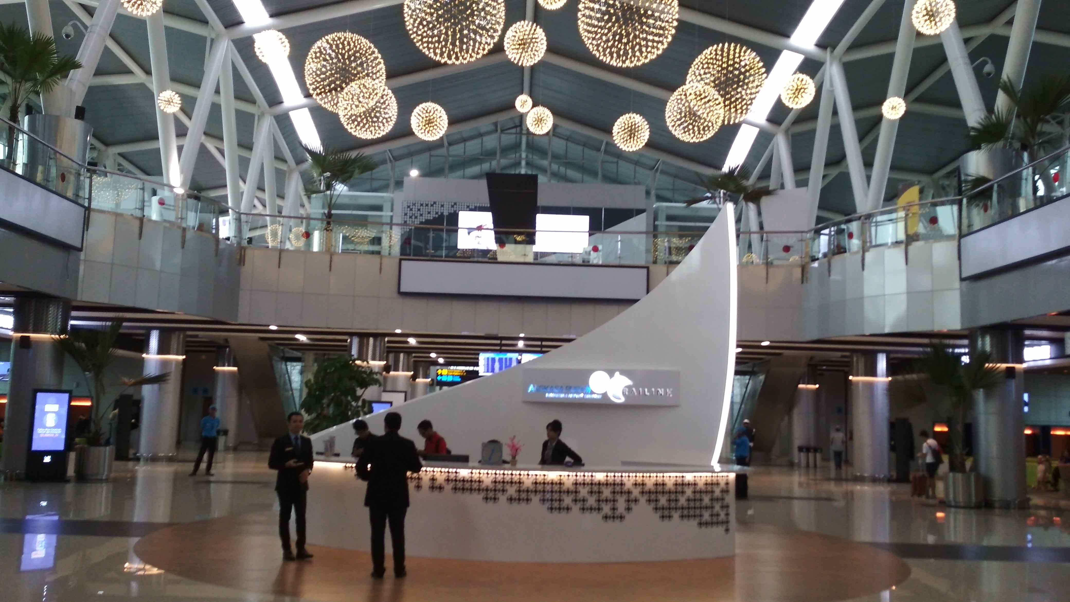 Lobi utama stasiun bandara Soetta | Sumber: okiardianto