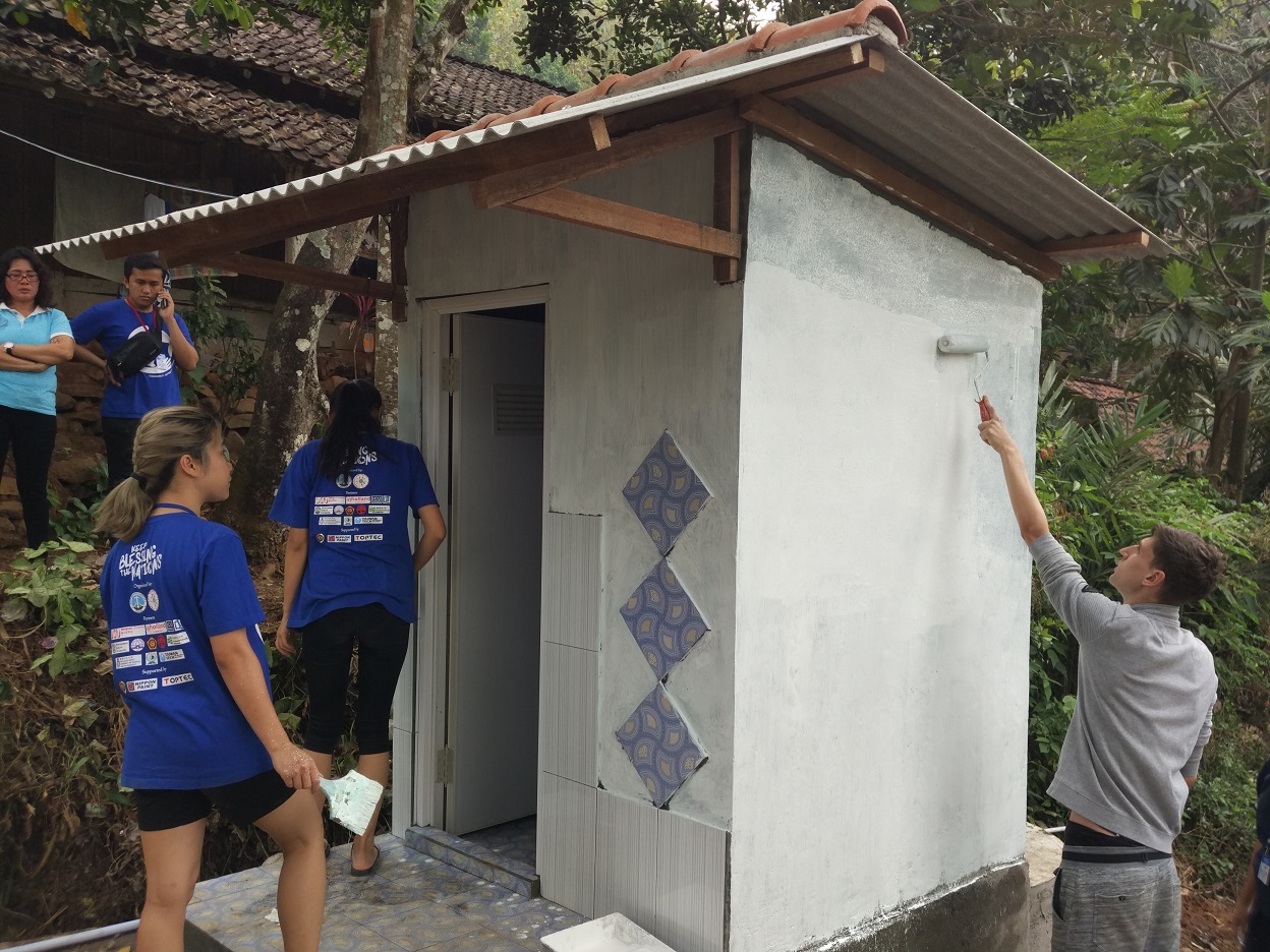 Fasilitas kamar mandi yang kerjakan oleh peserta COP di dusun Blongong (Foto: Bagus DR/GNFI)