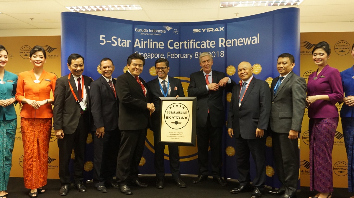 Penyerahan sertifikat 5 Star Airline Skytrax di Singapura (Foto: dok. Garuda Indonesia)