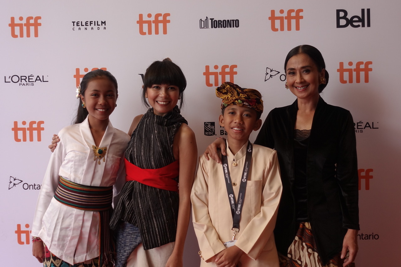 kiri-kanan : Thaly Titi Kasih, Kamila Andini, Gus Sena, Ayu Laksmi (Foto: dok. Treewater Productions, Fourcolours Films)