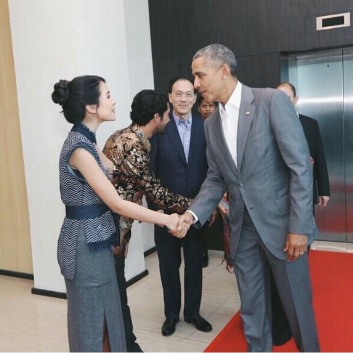 Maudy Ayunda saat berjabat tangan dengan Obama (maudyayunda/instagram)