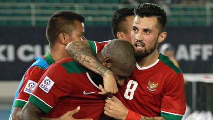 Lilipaly bersama kapten tim nasional Indonesia Boaz Solosa (Goal.com)