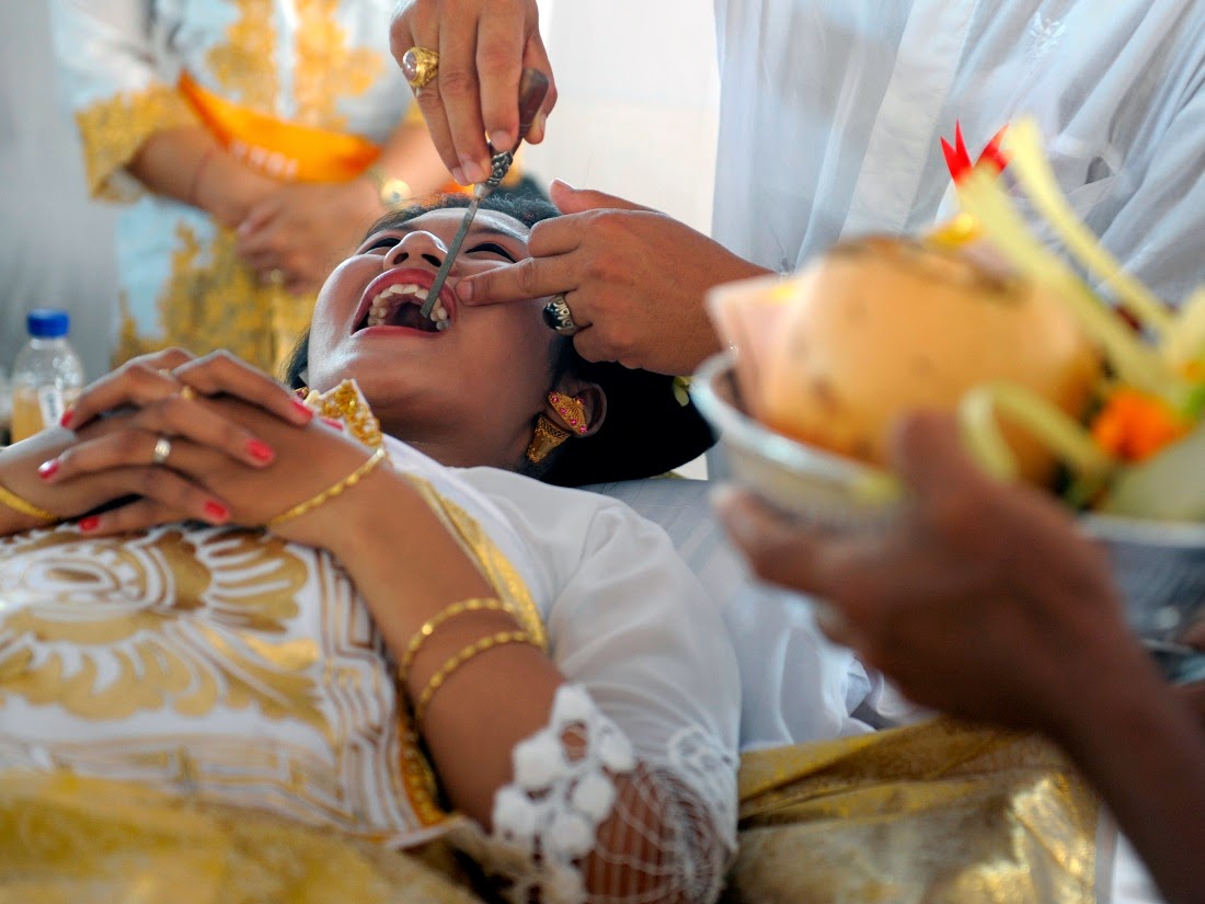 tradisi potong gigi dibali untuk anak perempuan pertama kali memasuki fase haid | Sumber: balimediainfo.com
