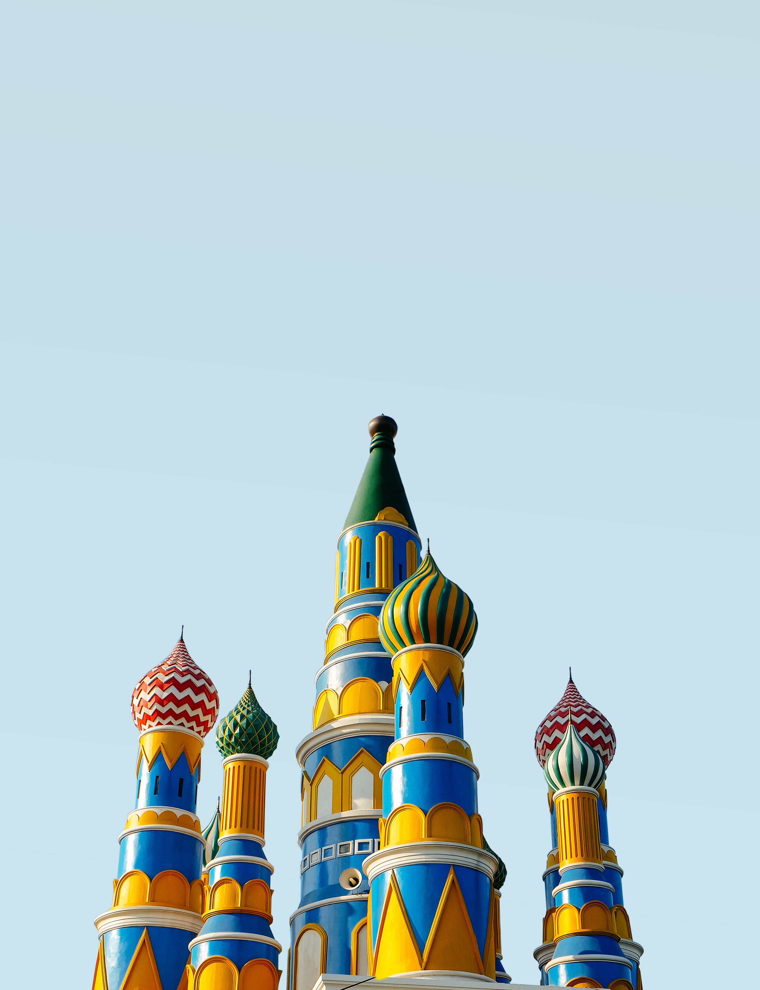 Desain kubah Masjid An Nurumi terinspirasi dari Katedral St. Basil, Moscow | Foto: Bangkit Ristant on Unsplash