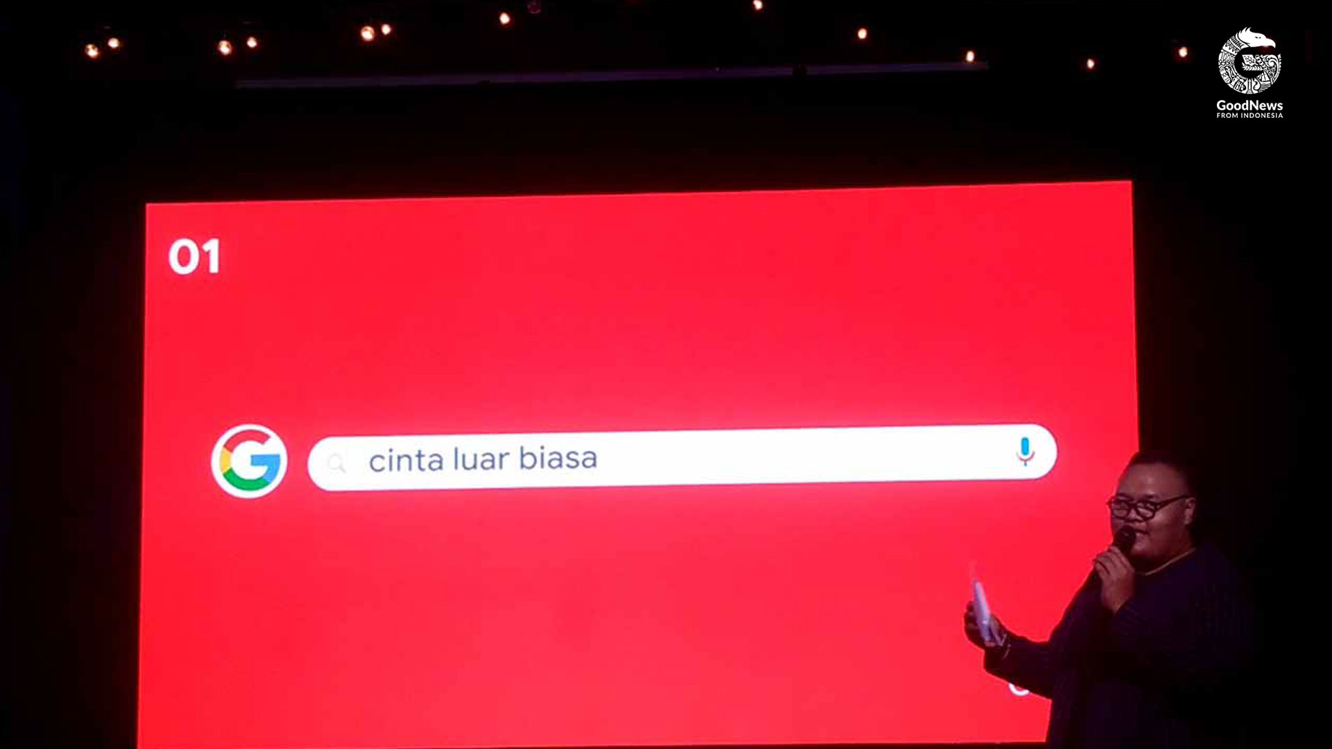 Pembawa acara Reza Chandika mengumumkan Cinta Luar Biasa sebagai kata kunci terpopuler di 2019 | Foto: Dessy Astuti/GNFI
