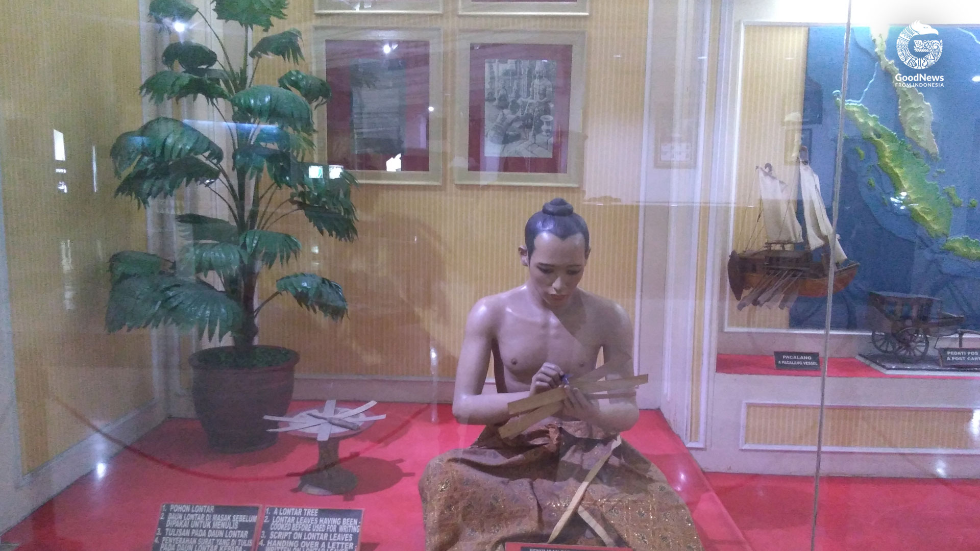 Ruang pamer pertama menyajikan peragaan sejarah prangko | Foto: Dessy Astuti/GNFI