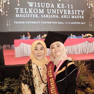 Ella Usai Diwisuda dari Universitas Telkom, Bandung