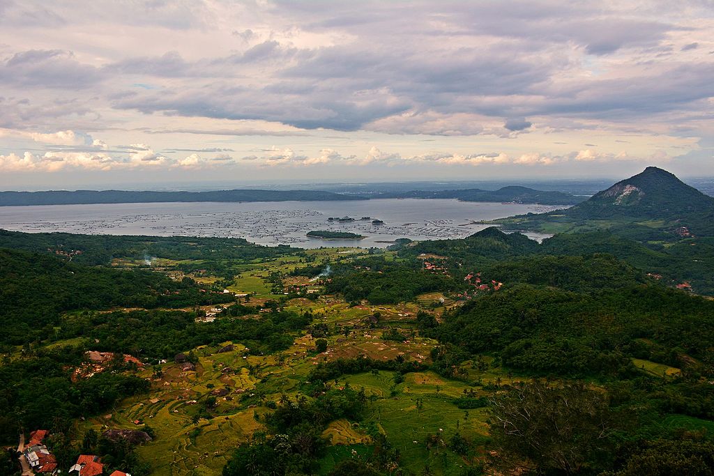 Pemandangan Waduk Jatiluhur dilihat dari Gunung Parang (sumber : wikipedia)