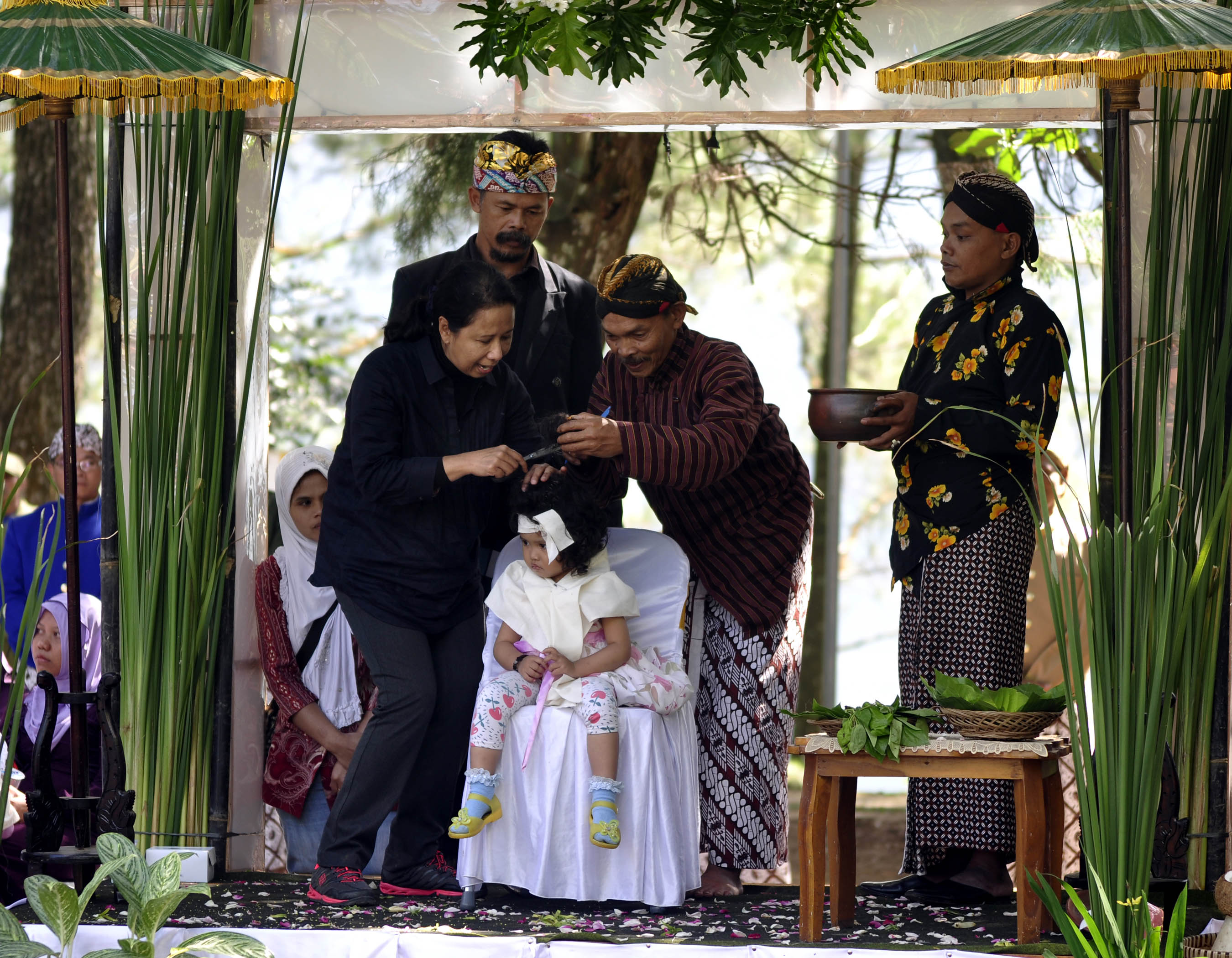 Ritual Cukur Rambut Gimbal Gembel Good News From Indonesia