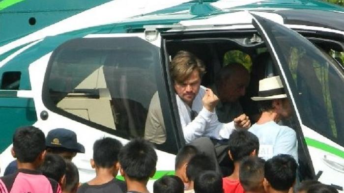 Aktor Adrien Brody yang datang bersama Leo, disambut anak-anak Aceh. (foto: https://gunungleuser.or.id)